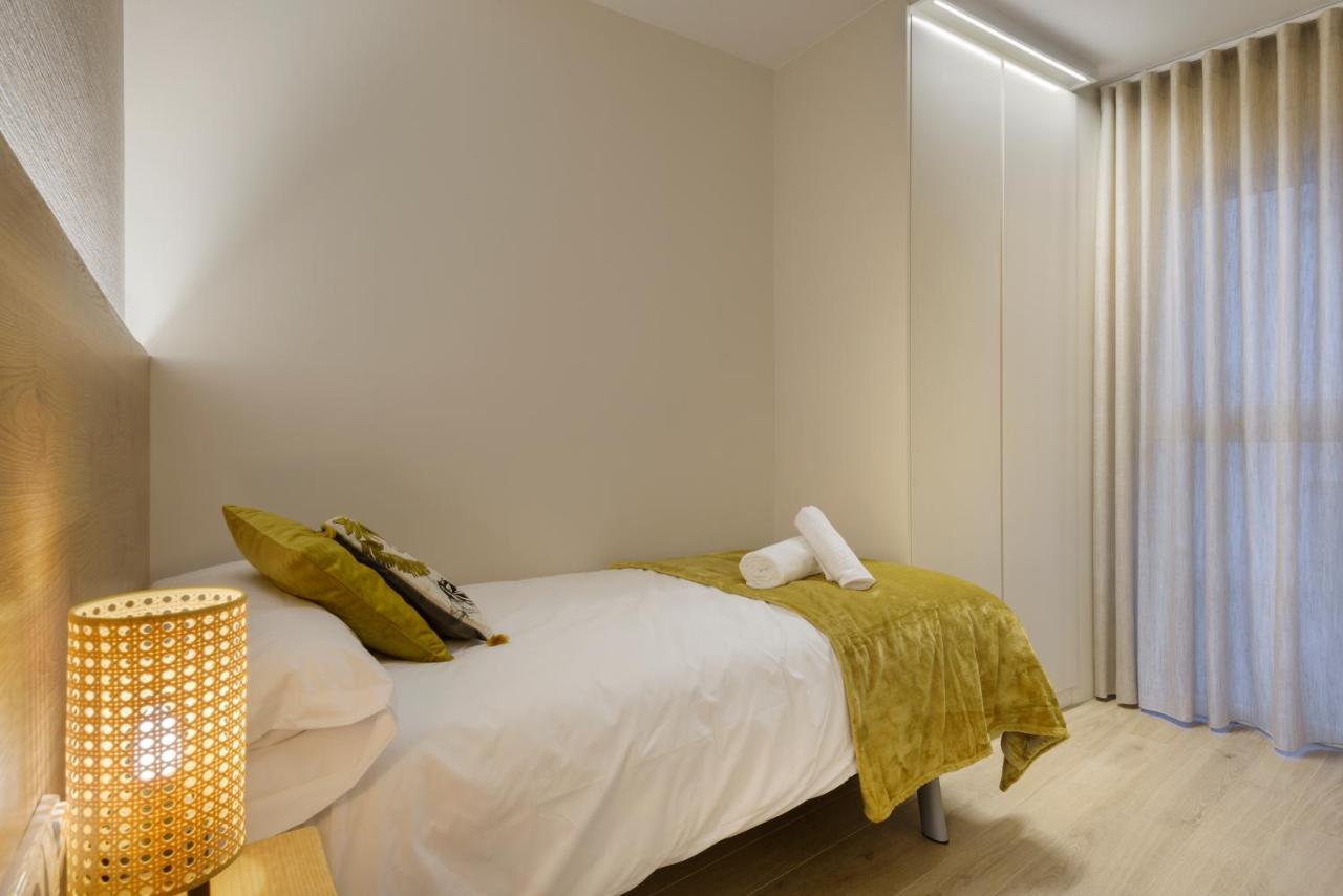 Apartamentos La Muralla De Хака Экстерьер фото