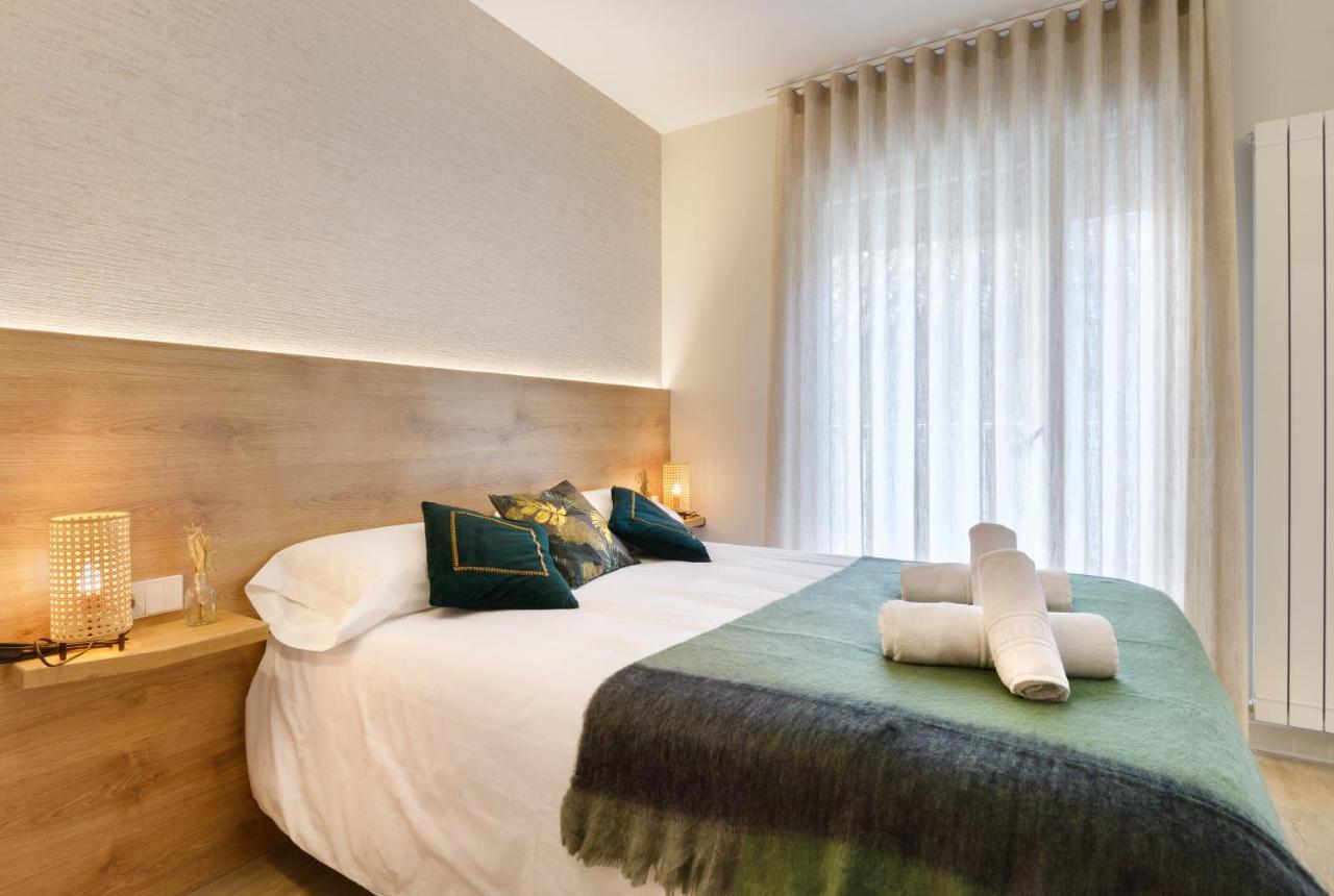 Apartamentos La Muralla De Хака Экстерьер фото