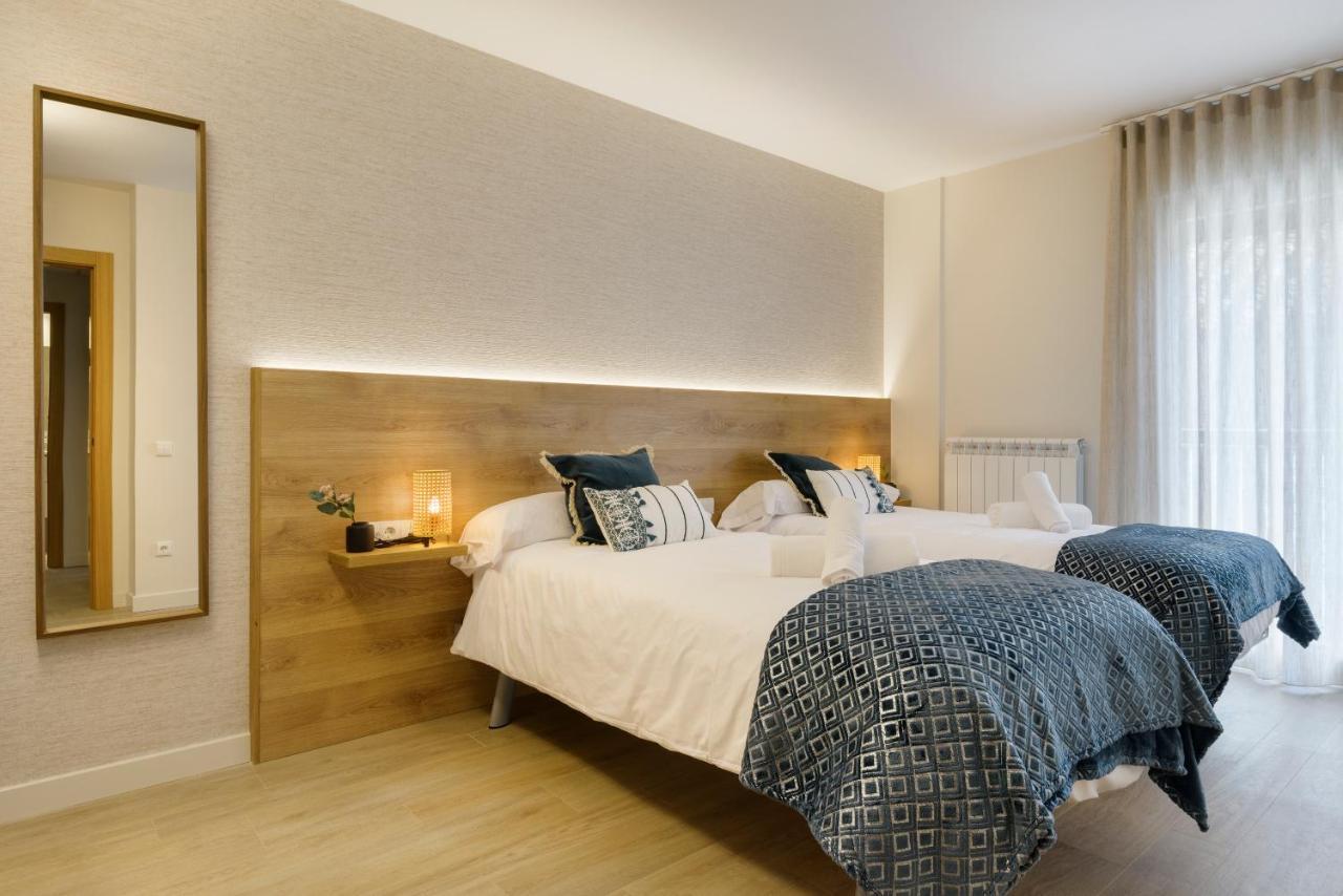 Apartamentos La Muralla De Хака Экстерьер фото