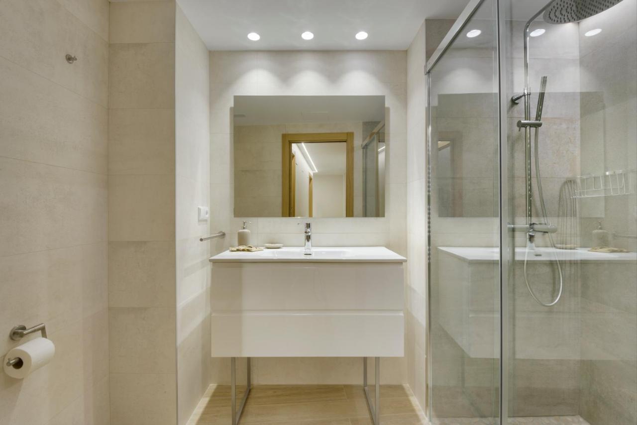 Apartamentos La Muralla De Хака Экстерьер фото
