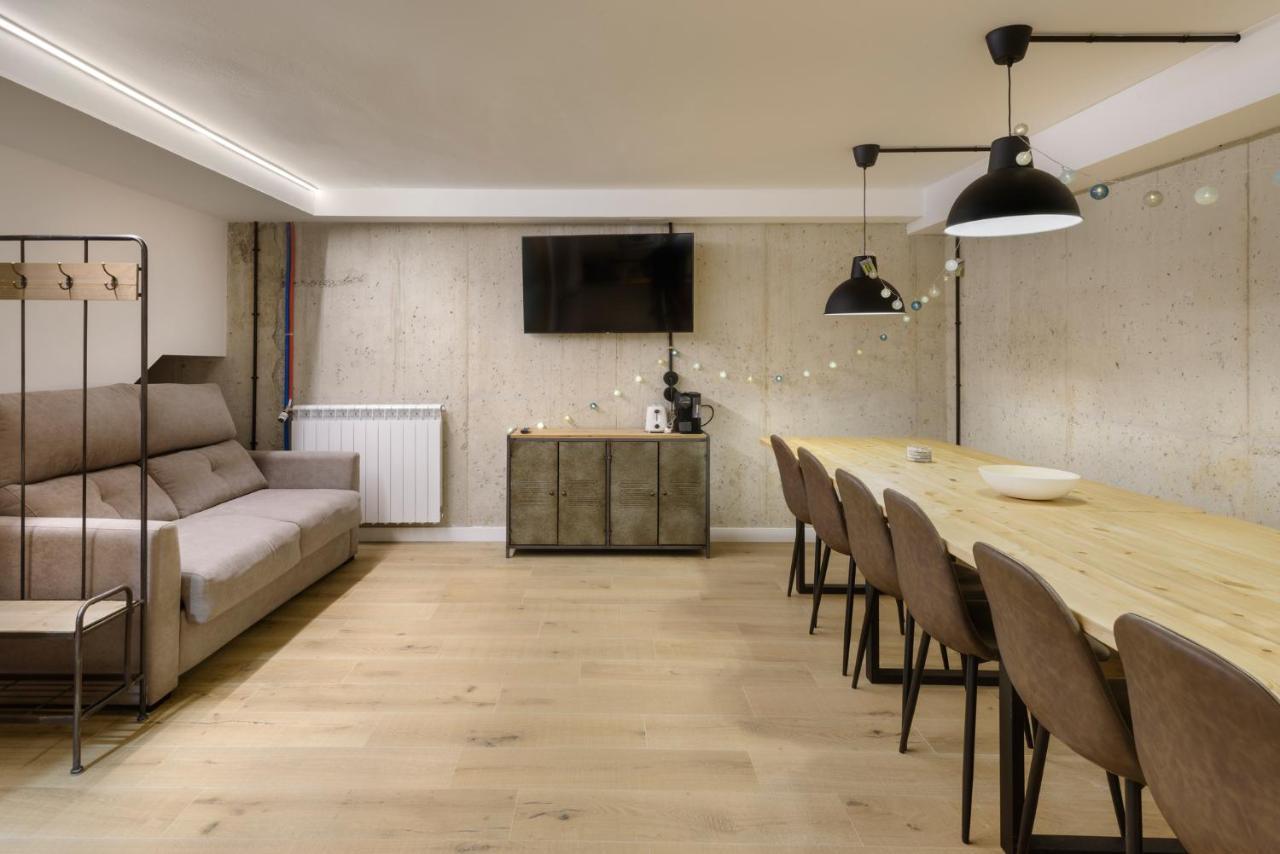 Apartamentos La Muralla De Хака Экстерьер фото